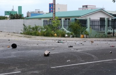 އައިލެންޑް އެކްސްޕާޓުގެ ބިދޭސީންގެ ހަމަނުޖެހުން ބޮޑުވެ، ފުލުހުންނަށް ހަމަލަދީފި