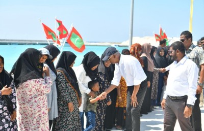 ރައީސްގެ ބޮޑު ކާމިޔާބުގެ ފަހަތުގައި ކުދިކުދި ރަށްރަށް!