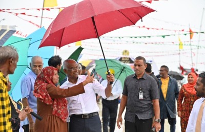 ރައީސްގެ ބޮޑު ކާމިޔާބުގެ ފަހަތުގައި ކުދިކުދި ރަށްރަށް!