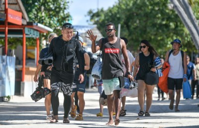 ލޯންޗަކުން ޖެހި ޓޫރިސްޓެއްގެ މުޅި ދިރިއުޅުމަށް ލޮޅުން، އެދެނީ ބޮޑު ބަދަލަކަށް!