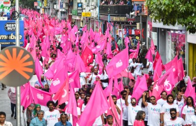 އިދިކޮޅުގެ މުޒާހަރާގެ ތެރެއަށް ވަދެގަތް މީހާގެ ސައިކަލް ޓޯ ކޮށްފި