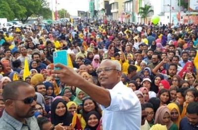 ވެރިކަމަށް އައި ފަހުން 60،000 ސެލްފީ ނަގައިފިން: ރައީސް
