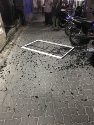 އިމާރާތަކުން 15 ފޫޓް ދަގަނޑު ހޮޅިއެއް ވެއްޓިގެން އެތަނުގެ މަސައްކަތް ހުއްޓުވައިފި