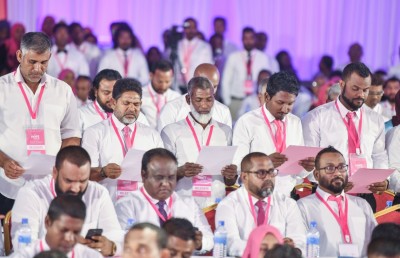 "ހޯޕް ކޮންފަރެންސް" ފަށަމުން މެމްބަރުން ދެއްކީ ޔާމީން ނޫން ކެންޑިޑޭޓަކު ބޭނުން ނުވާކަން