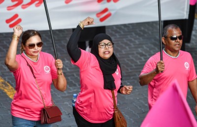 ކުރީ ސަފުގައި އިދިކޮޅު ލީޑާޝިޕް ތިބެގެން ޔާމީން މިނިވަންކުރަން ގޮވާލައި ބޮޑު ހިނގާލުމެއް!