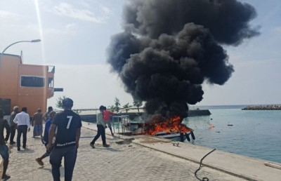 ދިއްގަރުގައި ލޯންޗެއްގައި ރޯވެ ދެ މީހަކު ފިހިއްޖެ