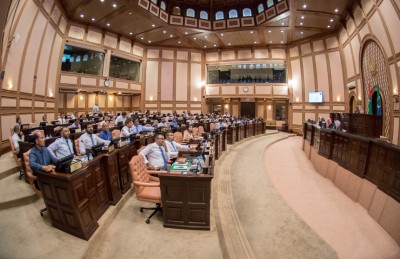 ބްރޯޑްކޮމަށް އައްޔަންކުރަން ފަސް ނަމެއް މަޖިލީހަށް ފޮނުވައިފި
