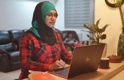 ދިރާގު ފައިބަ ބްރޯޑްބޭންޑާއެކު ހިލޭ ރައުޓަރެއް