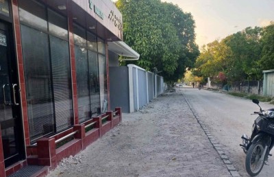 އައްޑޫގެ ބައެއް މަގުތަކުގެ ފޭވްމަންޓް މާ ފުޅާކޮށް ހަދާތީ ޝަކުވާ ބޮޑުވެއްޖެ