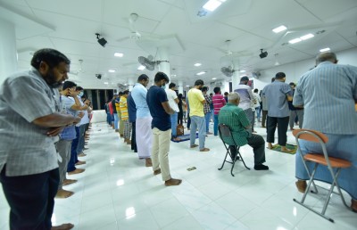 ކޮވިޑް-19އަށް ޕޮޒިޓިވްވި ބަޔަކު ދިޔަ ތިން މިސްކިތެއް ބަންދުކޮށްފި