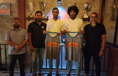 ކިންގްސްގެ ޒުވާން ދެ ކުޅުންތެރިން ޓްރޭނިން އަށް ދުބާއީ އަށް