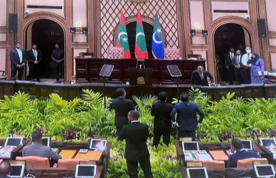 ރިޔާސީ ބަޔާންގެ ޖަލްސާ: ޗެމްބަރުން މެމްބަރުން ނެރުނީ ސިފައިންނެއް ނޫން