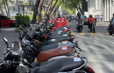 އިއްޔެ އާއި މިއަދު މާ ގިނައިން ސްޓިކާ ޖަހައިފި!