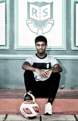 އަކްމަލް: ސްކޫލް ފުޓްބޯޅައިން އާ ތަރިއެއް