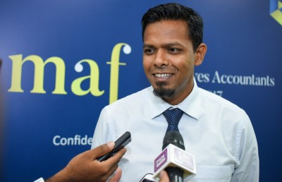 ޚިދުމަތް ދޭން ޝަރުތުކޮށް، ރިސޯޓު ހިންގަން ރަށްރަށް ދޫނުކުރަން އޮޑިޓަ ޖެނެރަލް އަންގައިފި