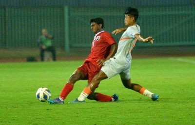 އަކްމަލް: ސްކޫލް ފުޓްބޯޅައިން އާ ތަރިއެއް
