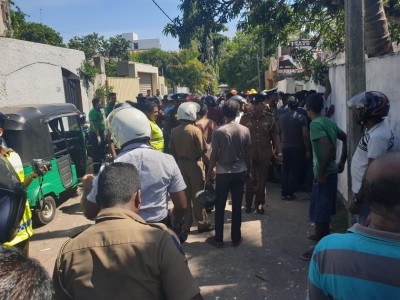 މުއްދަތެއް ނެތް ގޮތަށް ލަންކާގައި ކާފިއު އިއުލާންކޮށްފި