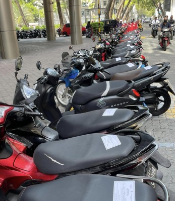 އިއްޔެ އާއި މިއަދު މާ ގިނައިން ސްޓިކާ ޖަހައިފި!