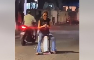 މަގުމަތީގައި ނަށައި ވައްތަރު ޖައްސަމުން އުޅޭ މީހެއްގެ އުނދަގޫ ބޮޑުވެއްޖެ