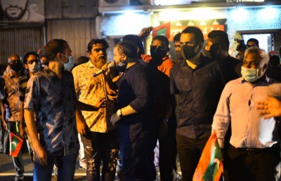 ސަރުކާރުގެ އިސްތިއުފާއަށް ގޮވައި، އިދިކޮޅުން މުޒާހަރާކޮށްފި