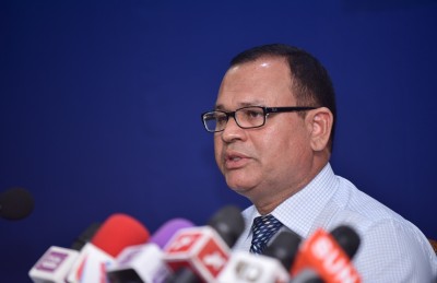 އިގްތިސާދު ދަށްވުމުން މިނިވަންކަން ގެއްލުމުގެ ބިރު އެބައޮތް: އާދަމް ޝަރީފް
