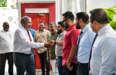 ޖޭޕީގެ ނައިބު ލީޑަރު ކަމަށް 12 މީހުން ކުރިމަތިލައި ވާދަވެރިކަން ބޮޑުވެއްޖެ