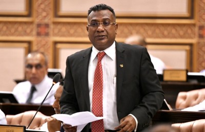ސްވެނިއާ ފިހާރަތަކަށް އެހީ ދިނުމަށް ގޮވާލައި ގަރާރެއް ޖާބިރު ހުށަހަޅައިފި