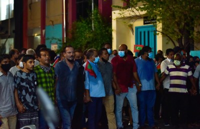 ރޭގެ މުޒާހަރާ ވެސް ހޫނުވެ ދެ މީހަކު ހައްޔަރުކޮށްފި