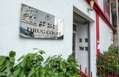 އިސް މެޖިސްޓްރޭޓެއް ސަސްޕެންޑުކޮށް، އެކަކަށް ނަސޭހަތް ދޭން ނިންމައިފި