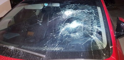 ހައިކޯޓުގެ ފަނޑިޔާރެއްގެ ކާރުގެ ބިއްލޫރިތައް ތަޅާލައިފި