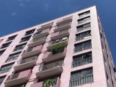 މާލެ ގްރޭންޑް މަތިން ބިއްލޫރިގަނޑެއް ވެއްޓި އަންހެނަކަށް އަނިޔާ ވެއްޖެ