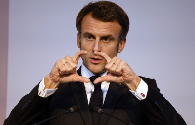 ހަނގުރާމަ ހުއްޓުވޭތޯ މެކްރޯން ޗައިނާ އަށް