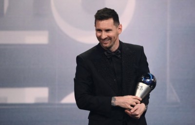 ފީފާގެ މޮޅު ކުޅުންތެރިޔާގެ އެވޯޑް މެސީ ހޯދައިފި