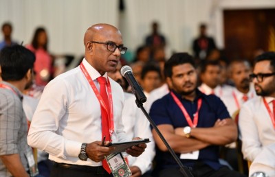 ޖުމްހޫރީ ޕާޓީގެ އެތެރެއިން ފެނިގެން ދިޔައީ ސަރުކާރާ ދެކޮޅު ބާރެއް!