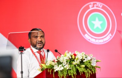 ޖުމްހޫރީ ޕާޓީގެ އެތެރެއިން ފެނިގެން ދިޔައީ ސަރުކާރާ ދެކޮޅު ބާރެއް!