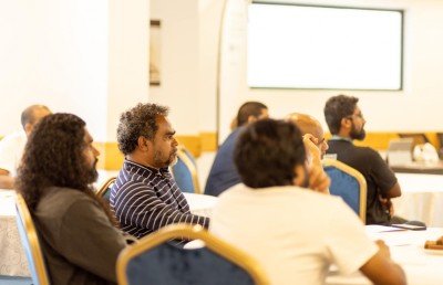 އަޔާދީ ތަކަފުލް އިން ގެސްޓް ހައުސް ވިޔަފާރިވެރިންނާއެކު ގުޅުން ބަދަހި ކުރުމުގެ ހަރަކާތެއް