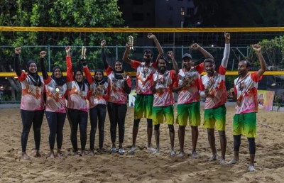 "ރެޑްބުލް ސްޕައިކް" ކާމިޔާބު ކުރީ ލޭޑީސް އިން ބްލޫ އަދި ސަނީ ސުއިޓްސް