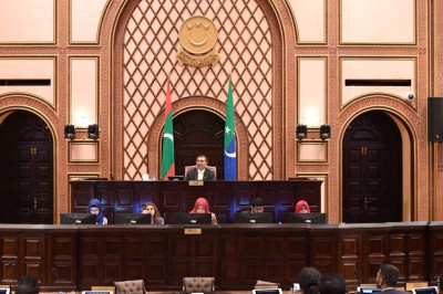 މެންބަރުންގެ ބަހުސްގައި ނަޝީދު ބައިވެރިވާކަމުގެ ޝަކުވާ!