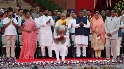 ބޮޑު ކާމިޔާބަށްފަހު މޯދީ ބޮޑުވަޒީރުކަމުގެ ހުވާ ކުރައްވައިފި