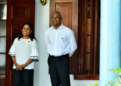 ރައީސްގެ ދެކަނބަލުންނާ އީދު ސަލާންކުރުން މުލީއާގޭގައި