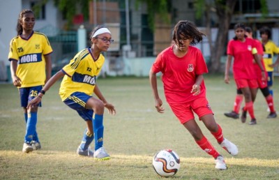 އެއްވެސް ފިރިހެނެއްގެ ބައިވެރިވުމެއް ނެތި އަންހެނުންނަށް ފުޓުބޯޅަ!