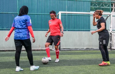 އެއްވެސް ފިރިހެނެއްގެ ބައިވެރިވުމެއް ނެތި އަންހެނުންނަށް ފުޓުބޯޅަ!