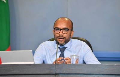 ޔުނިވާސިޓީތަކުގެ އިދާރީ މުވައްޒަފުންގެ މުސާރަ 35 ޕަސެންޓަށް ބޮޑުވާނެ: ސަރުކާރު