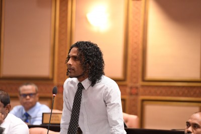 ވަކީލުންގެ ހިއްސާ ނެތި ލޯ ފާމް ނުހެދޭގޮތަށް ބިލުގައި އޮތުމުން ކަންބޮޑުވުން