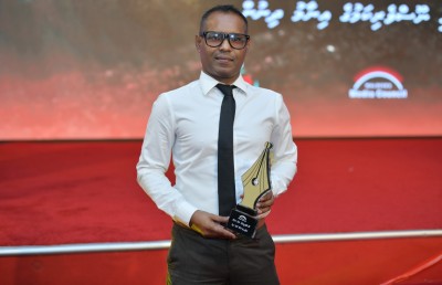 އާދަމް ހަލީމްއާ ދެކޮޅަށް 73 ނޫސްވެރިޔަކު ޕެޓިޝަނެއް ހުށަހަޅައިފި