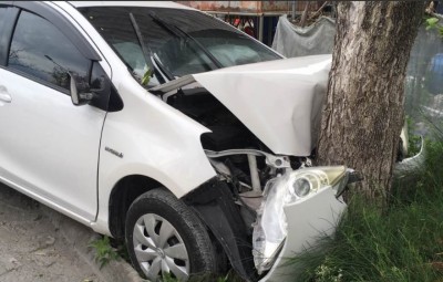 ޑްރައިވަރަށް ނިދިގެން އެކްސިޑެންޓެއް ހިނގައި ކާރަކަށް ބޮޑެތި ގެއްލުންތަކެއް