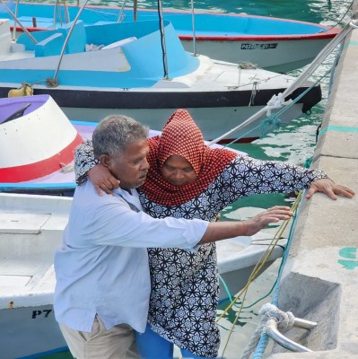 ވަރުގަދަ ލޯތްބެއް: މި ދެމަފިރިންނަށް ދުރުވެވޭ އެންމެ ސިކުންތެއް ވެސް ނެތް!
