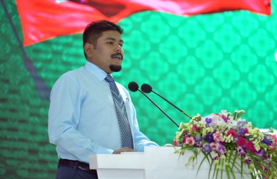 ނަޝީދުގެ "ދެ ރަދުން": އިލްމީ އެތައް ދާއިރާއަކާ ގުޅޭ ފޮތެއް