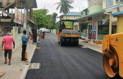 އޭދަފުށީ މަގުތަކުގައި ތާރު އެޅުމުގެ މަސައްކަތުގެ 50 ޕަސެންޓު ނިމިއްޖެ