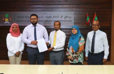 މަނަދޫގެ މަގުތަކުގައި ތާރު އަޅަން 75 މިލިއަން ރުފިޔާ އަށް އާރުޑީސީއާ ހަވާލުކޮށްފި